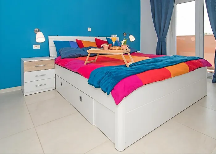 Gorgeous In With Swimming Pool Daire