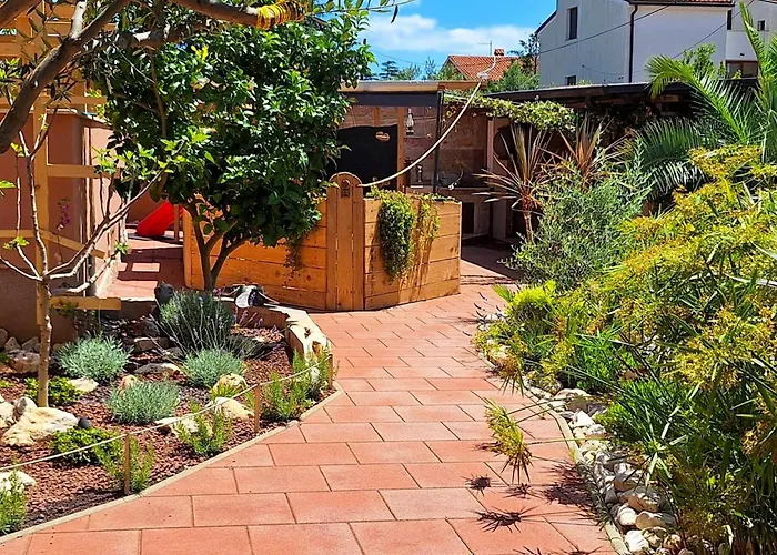 Gorgeous In With Swimming Pool *